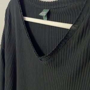 NWOT Women’s Wild Fable V-Neck Sweater/Long Sleeve